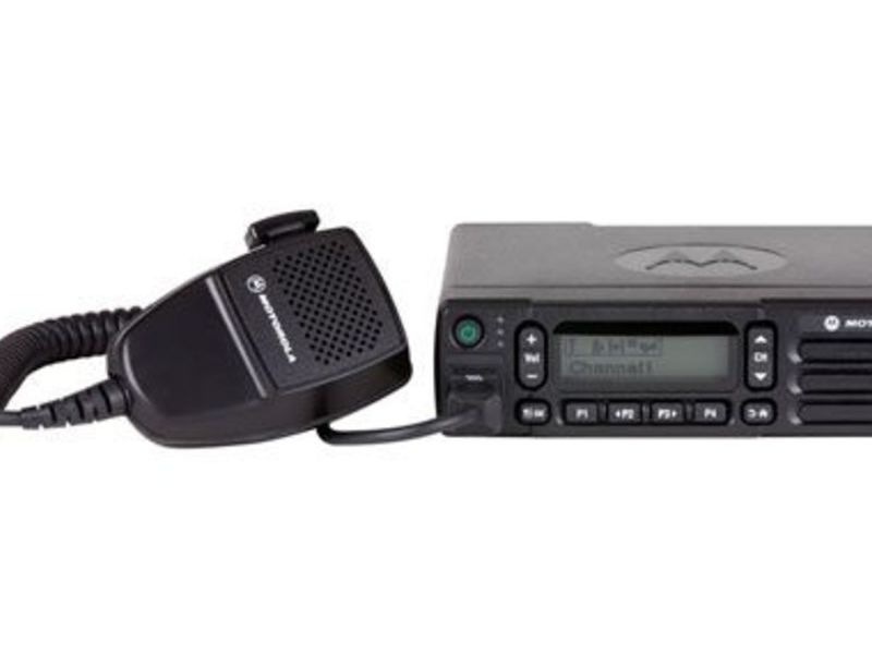 Radio Motorola móvil DEM 400 MOTOTRBO