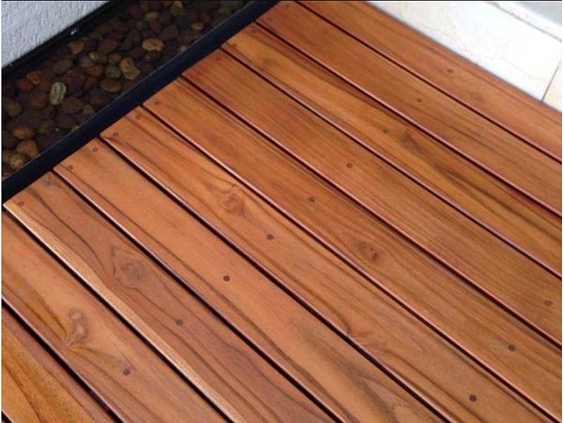 Deck de Madera tratada exteriores (no plástico) Ecuador