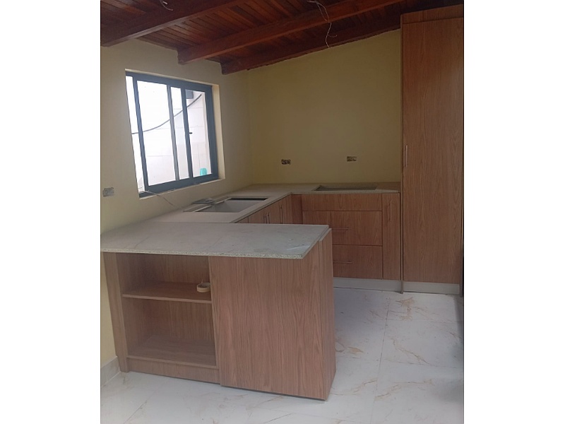 Diseño de Cocina Elegante Madera Ecuador 