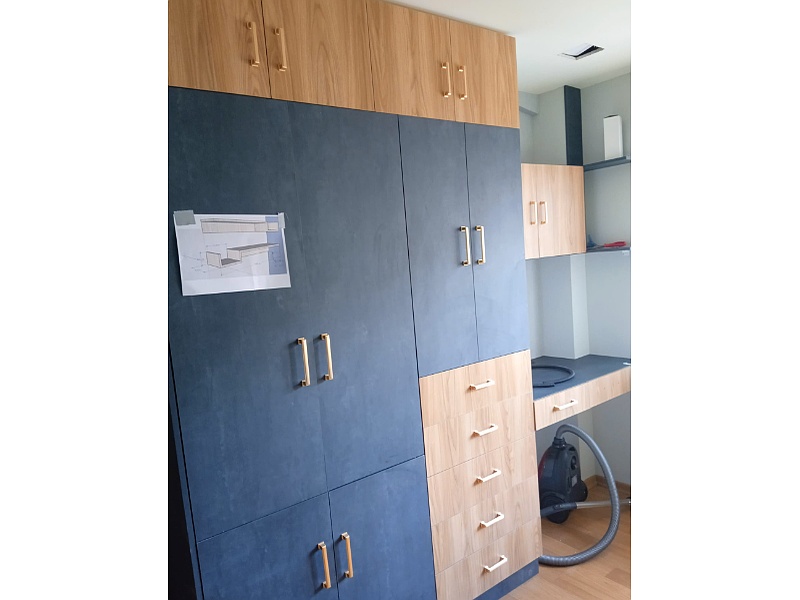 closet empotrado con escritorio Quito Muebles Emily