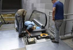 Mantenimiento de escalera electrica Manthenic  ECUADOR