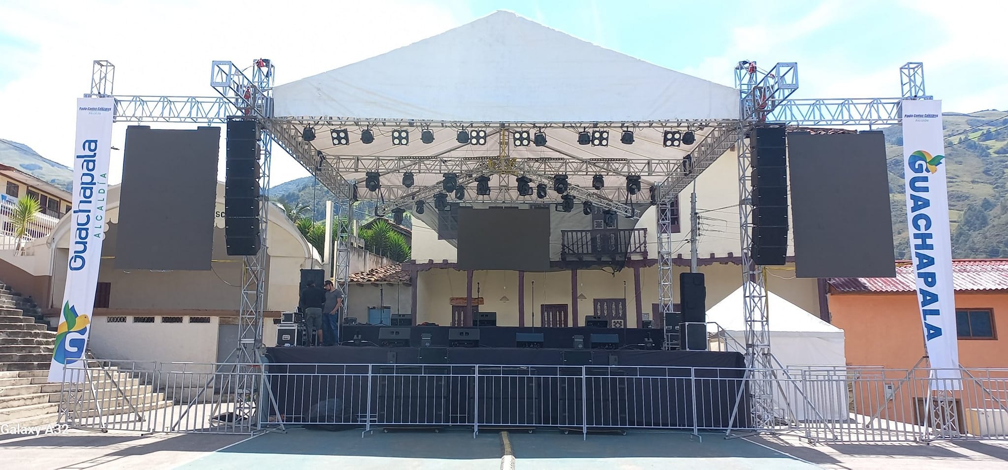 Alquiler de Esceneario Semi_Internacional