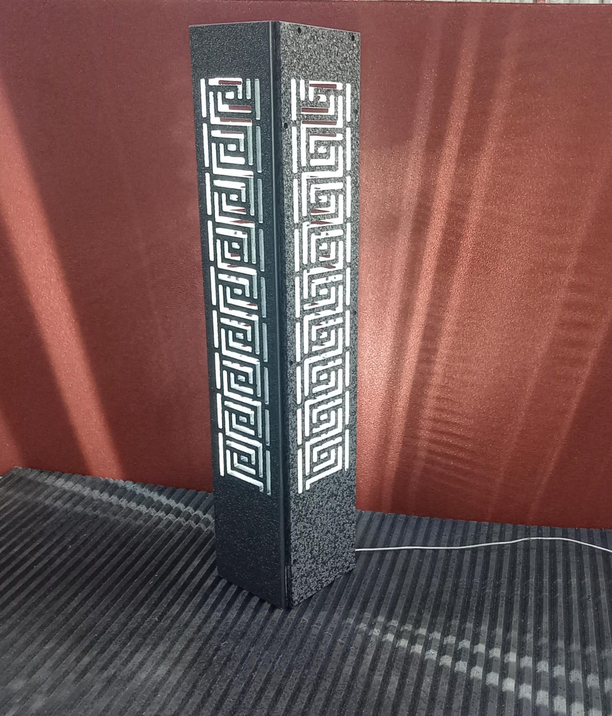 Lámpara alta con diseño