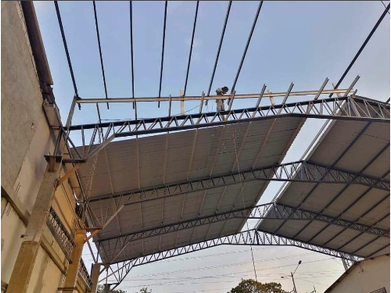 Montaje de estructura en galpones