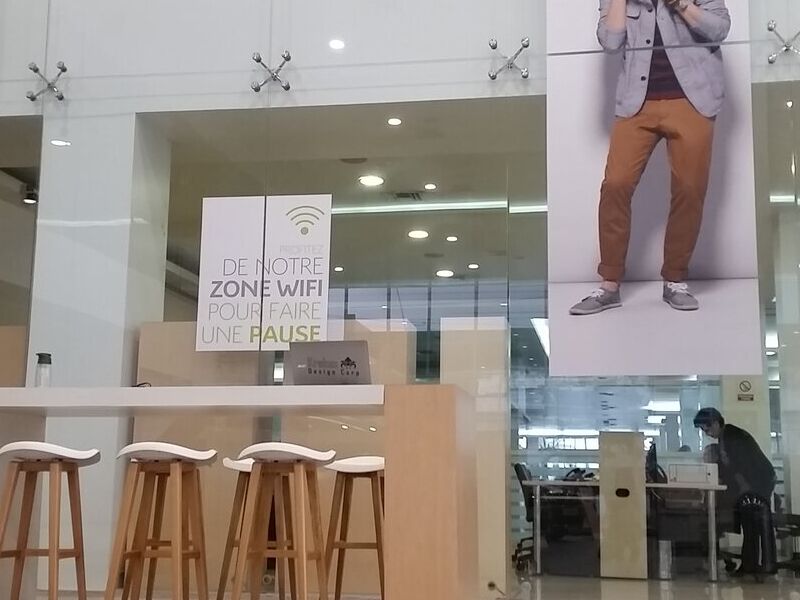 Mesa wifi, mesa para clientes sala de espera