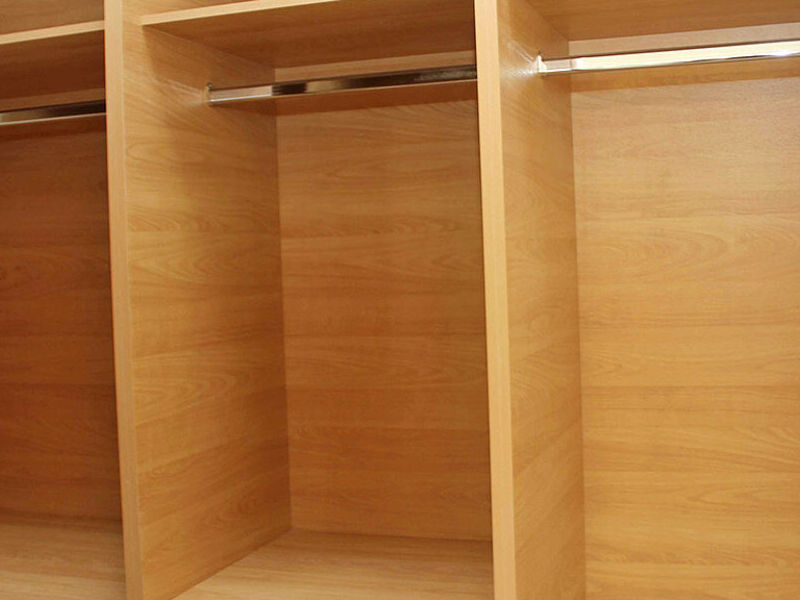 CLOSET CON COMPARTIMENTOS PRADECO QUITO