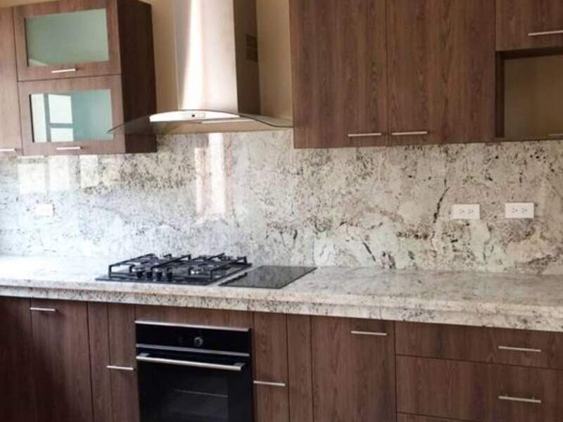 Cocina moderna mega marmol Ecuador