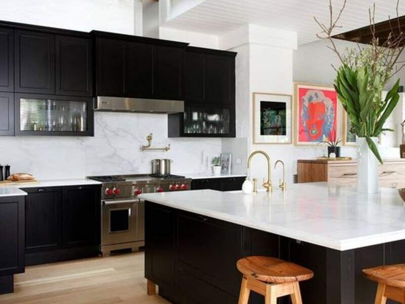 Cocina con isla mega marmol Ecuador