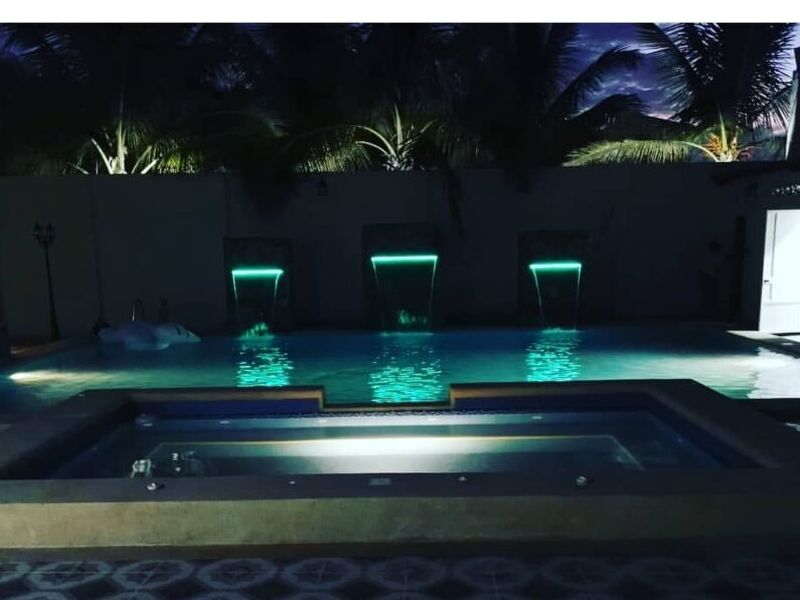 Piscina con cascada A.F Ecuaador