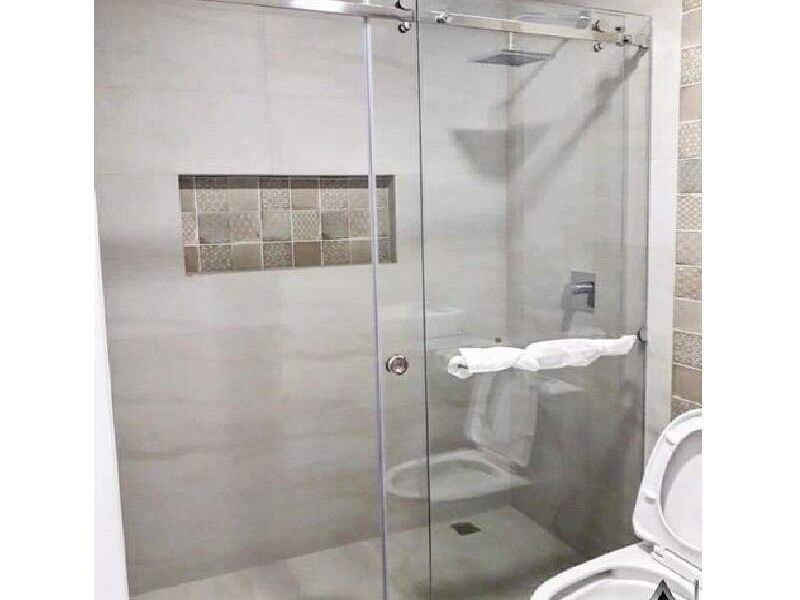 Cortina de baño en Vidrio Ecuador