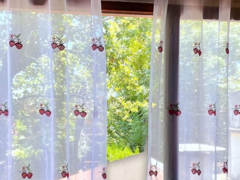 Cortinas con detalles bordados