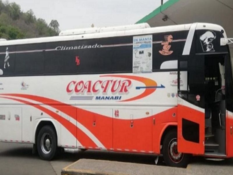 Bus Hino AK Quito