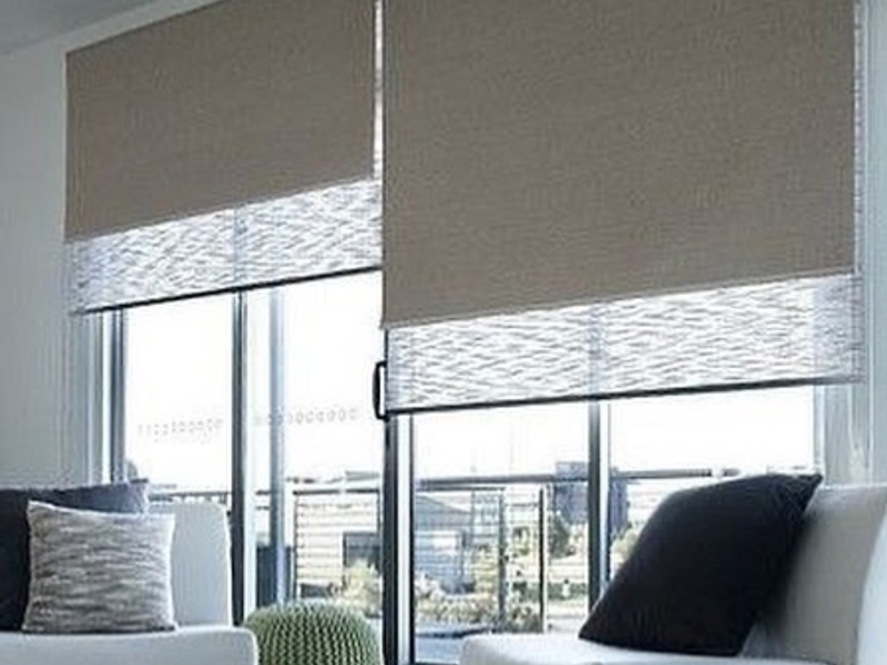 Cortina panelada beige transparente