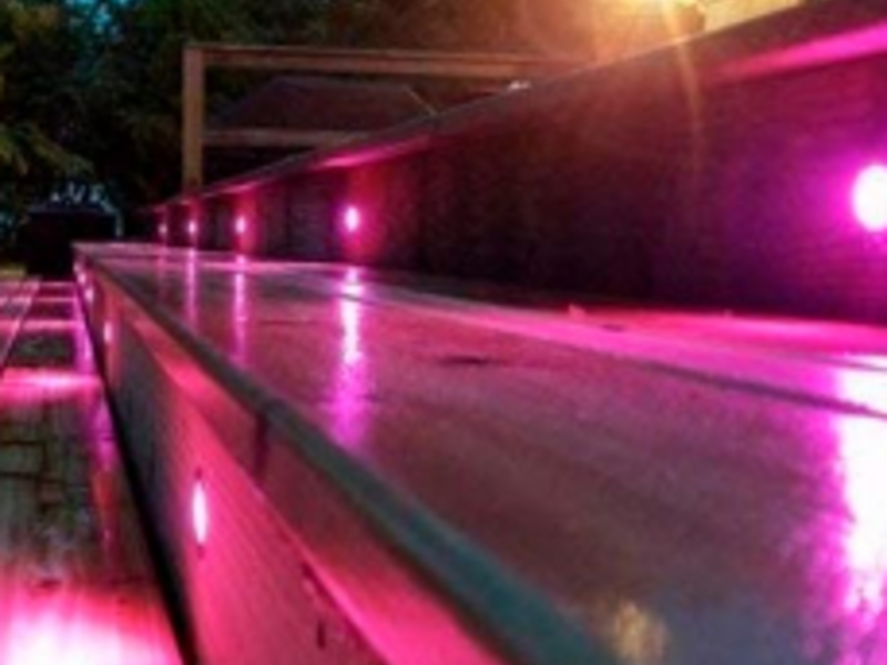 luz exterior rosa