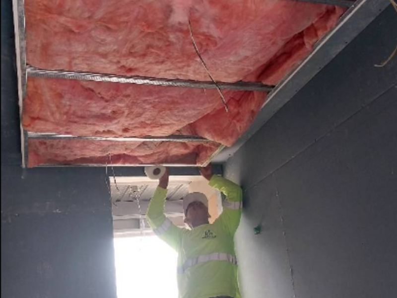 instalación lana fibra techo