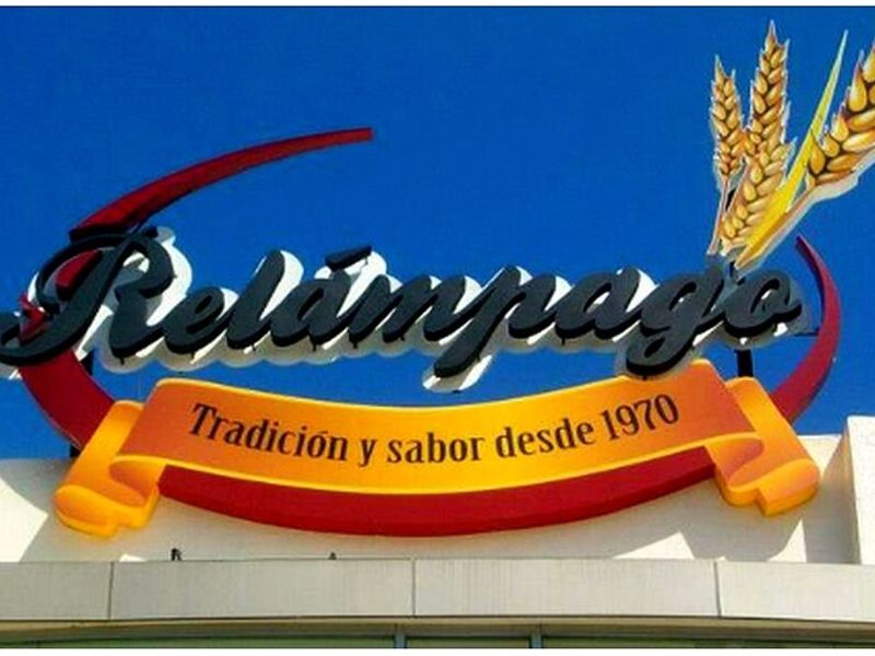 Letras bloque luz indirecta