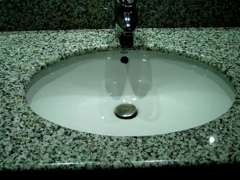 meson de lavabo en granito