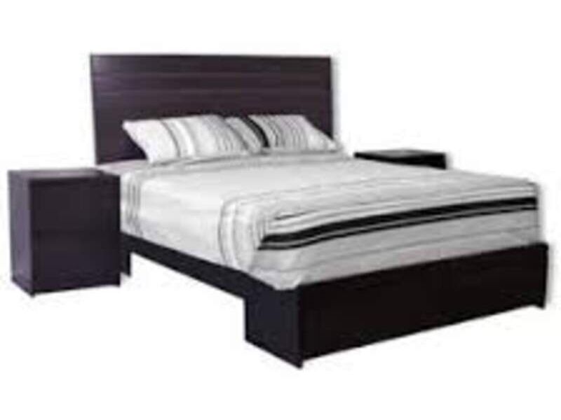 cama con velador en cayambe