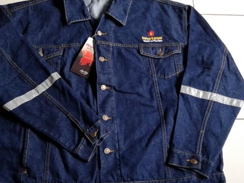 CHAQUETA CON LINEAS REFLECTANTES EN GUAYAQUIL