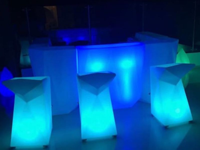 Illuminated snowpeak bar table pieza lateral