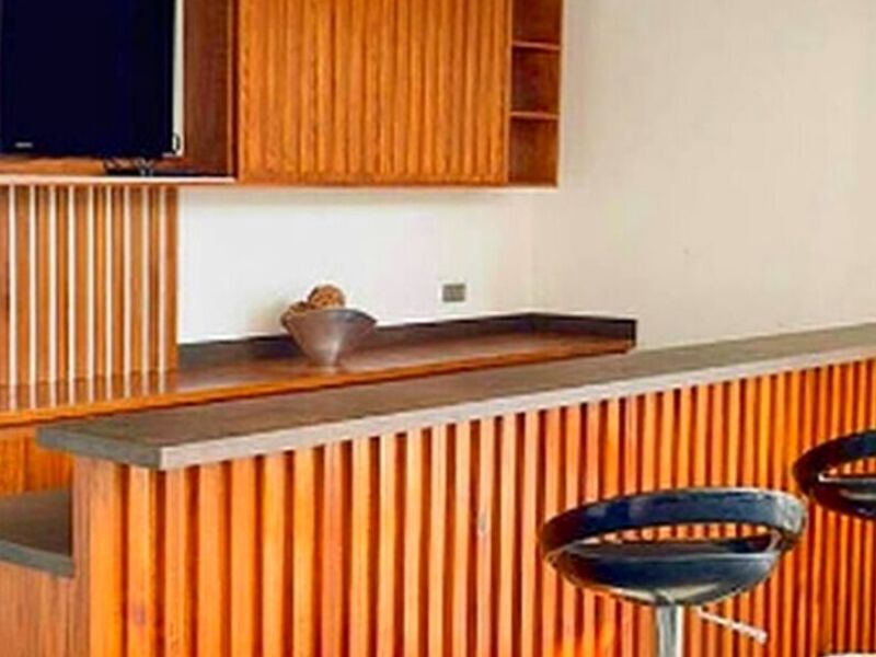 Bar Madera Ecuador