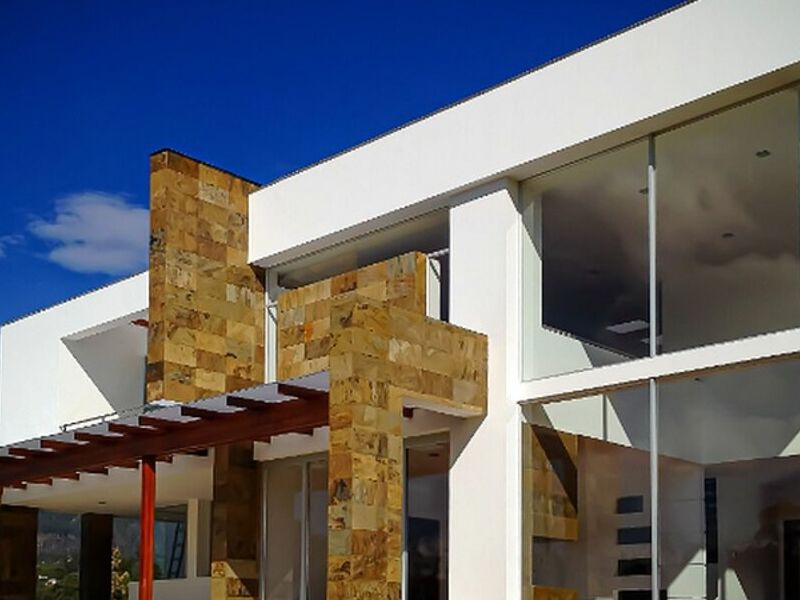 ARQUITECTURA CASA VIDRIOS ECUADOR