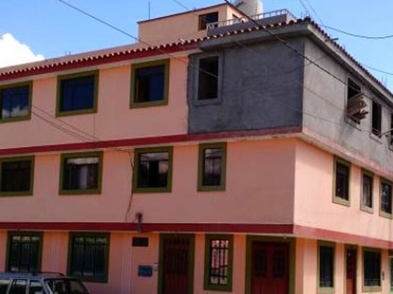 ARQUITECTURA CASA ESQUINERA ECUADOR