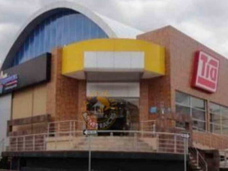 ARQUITECTURA LOCALES ECUADOR