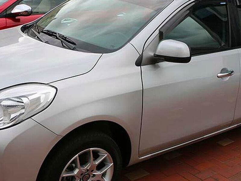 Nissan versa sedan Ambato