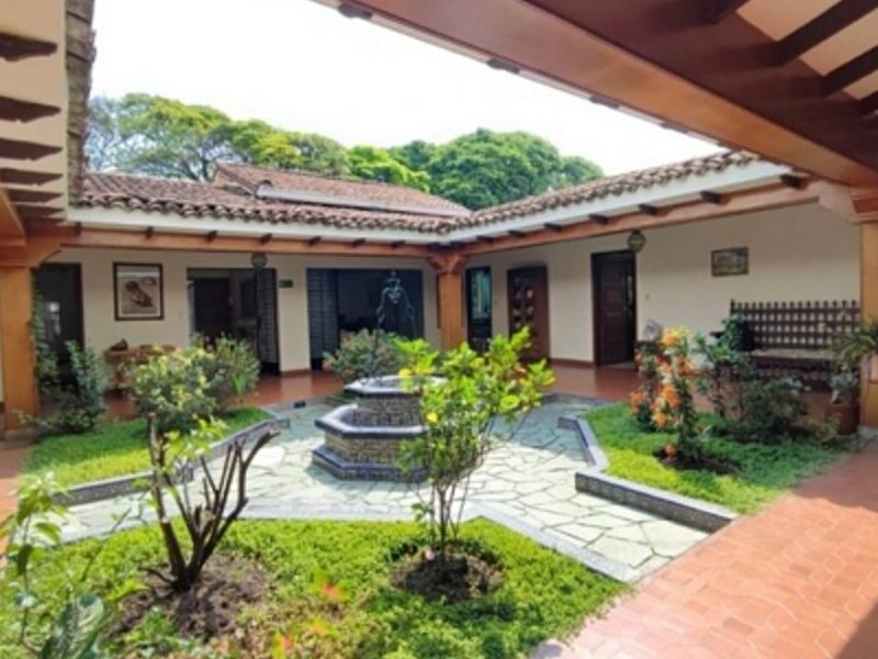 Monteserrin  Casa venta Ecuador