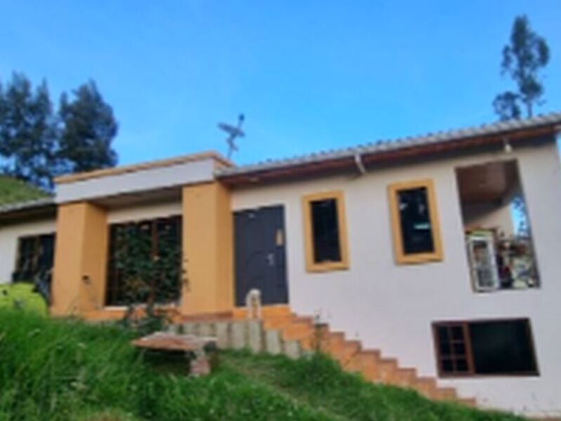 Casa con 2 departamentos en Sayausi