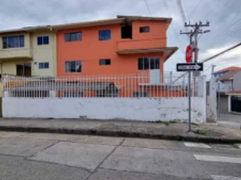 Casa en sector Colegio Manuel J. Calle