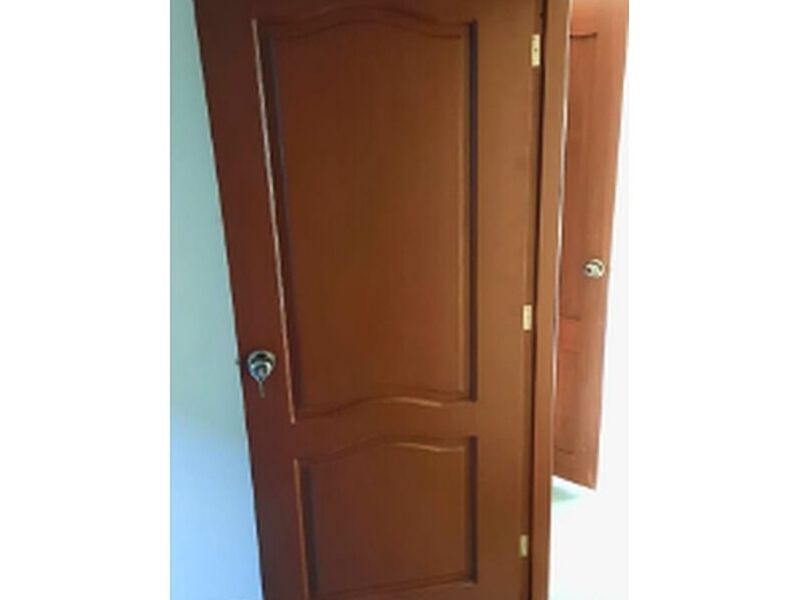 Puerta madera laurel Ecuador