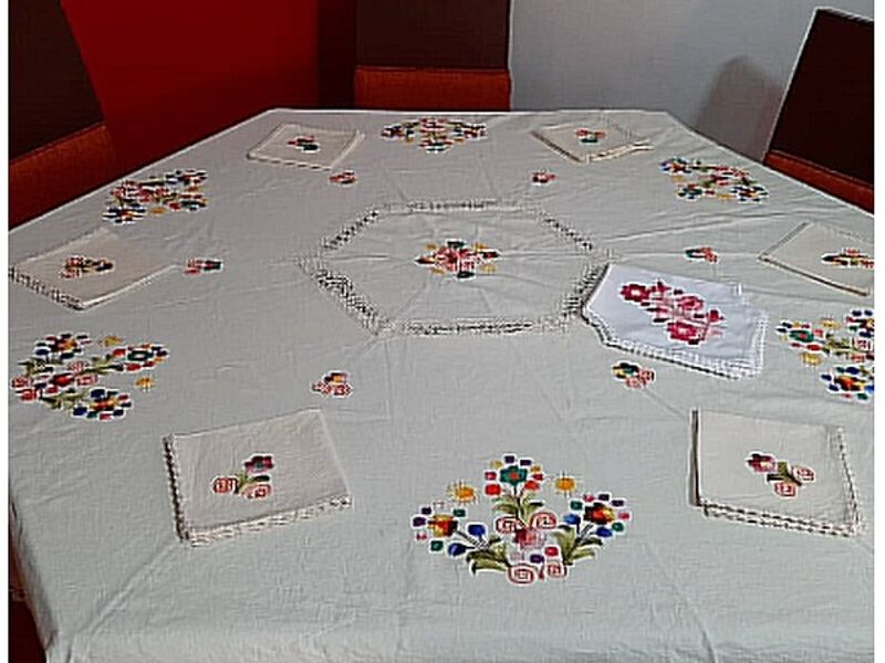 Mantel hexagonal flores varios colores Ibarra