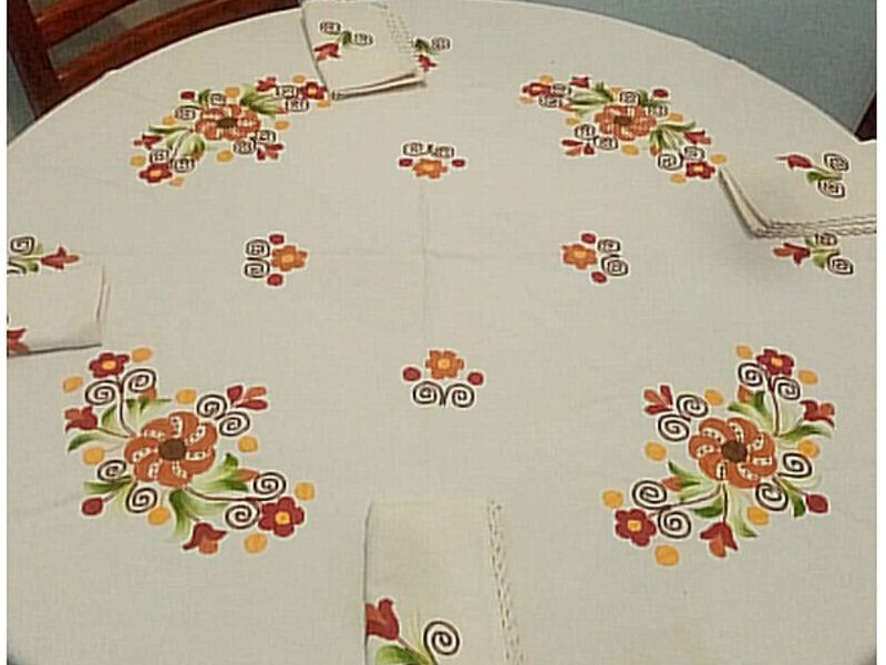 Mantel de mesa redonda flores café Ibarra