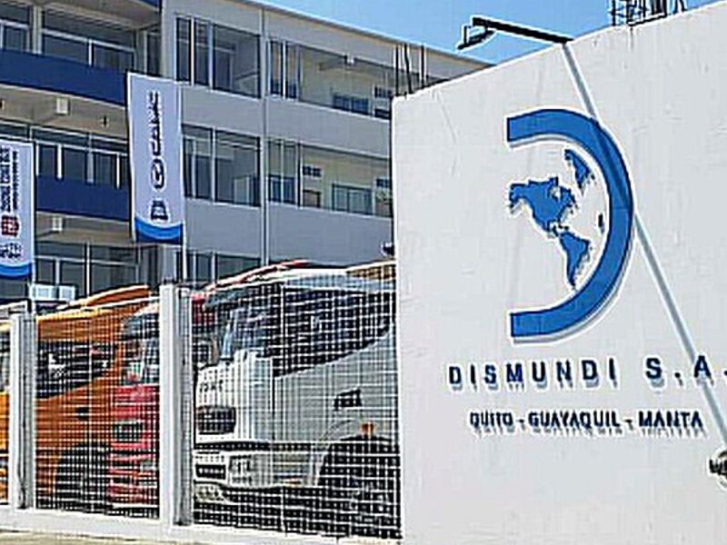 Banderines y logo para fachada Manta