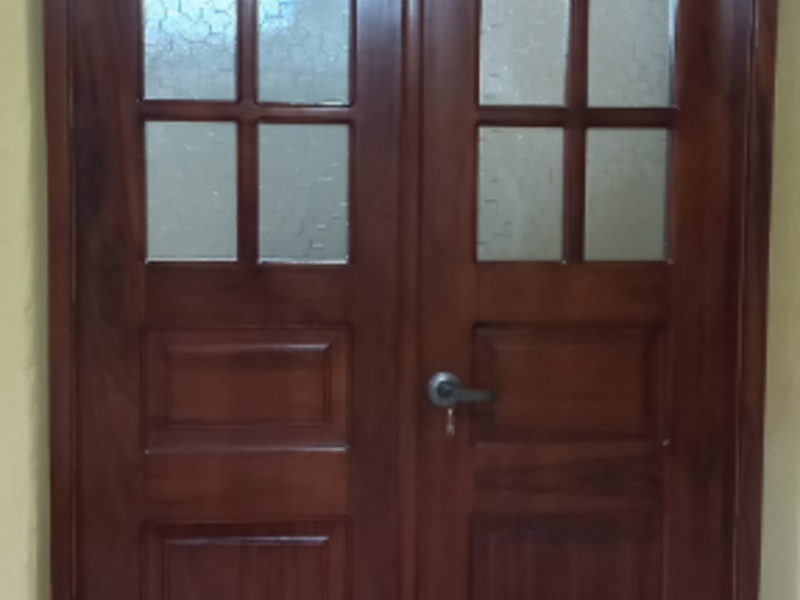 PUERTA MADERA CUENCA