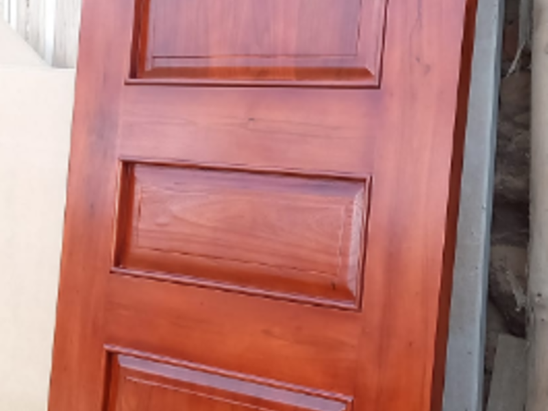 PUERTA MADERA LOJA