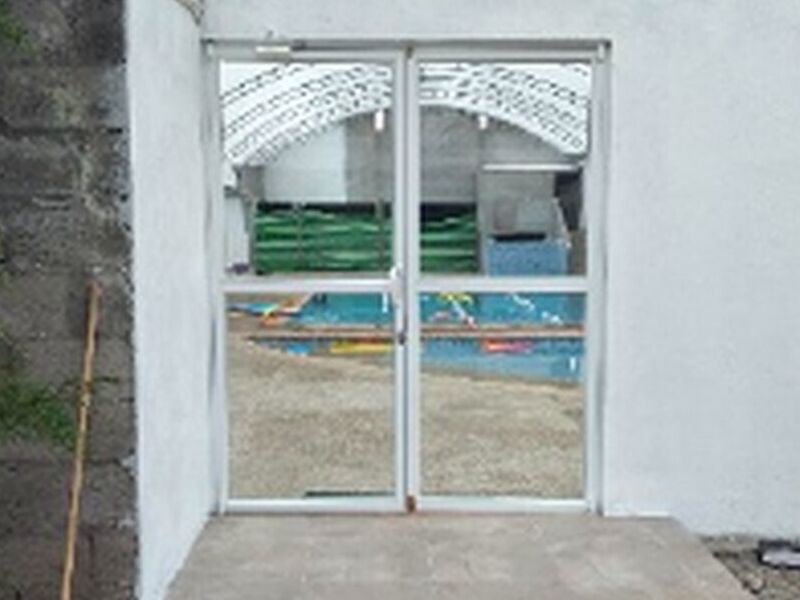 Puerta vidrio Ecuador