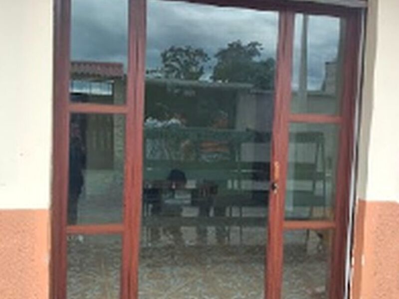 Puerta vidrio 2 Ecuador