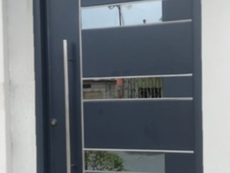 PUERTA ALUMINIO CARCHI