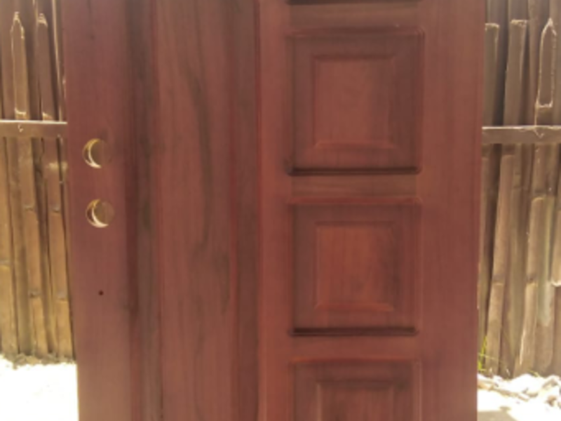 PUERTA MADERA QUITO