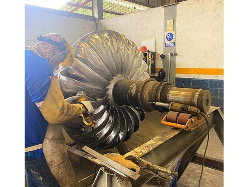 Reparación de turbina pelton Santo Domingo