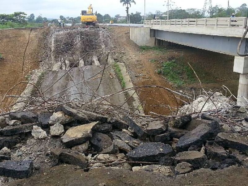 DEMOLICIONES ECUADOR