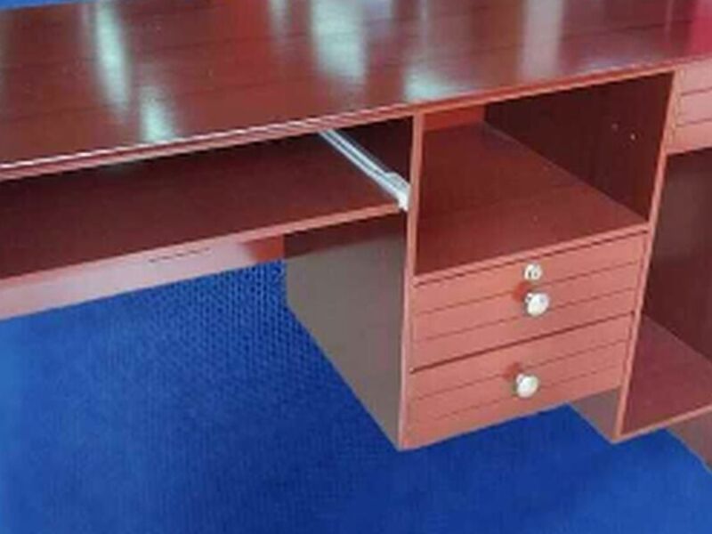 MESA DE COMPUTO R.A