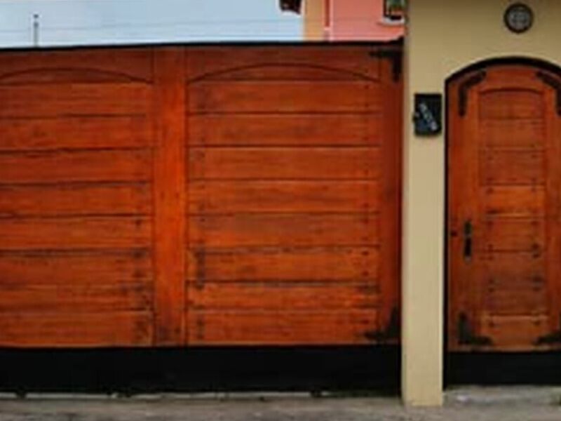 Portón Puerta Madera Ecuador