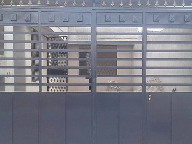 Porton de hierro con diseño Quito