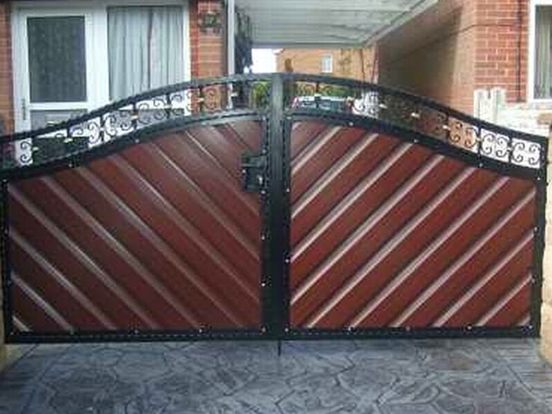 Porton de acero con diseño Quito