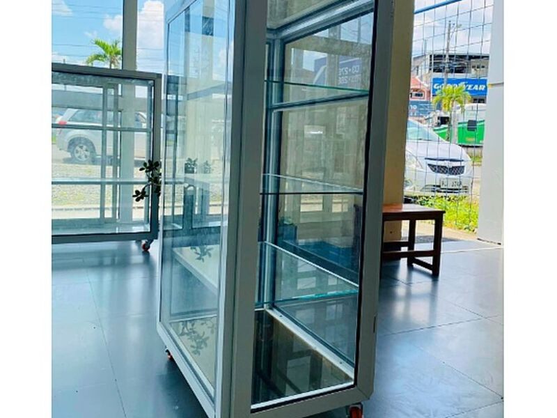 Vitrina Aluminio Puyo