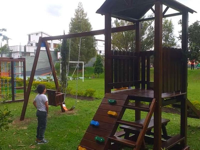 Zona de juego con cabañita Quito 